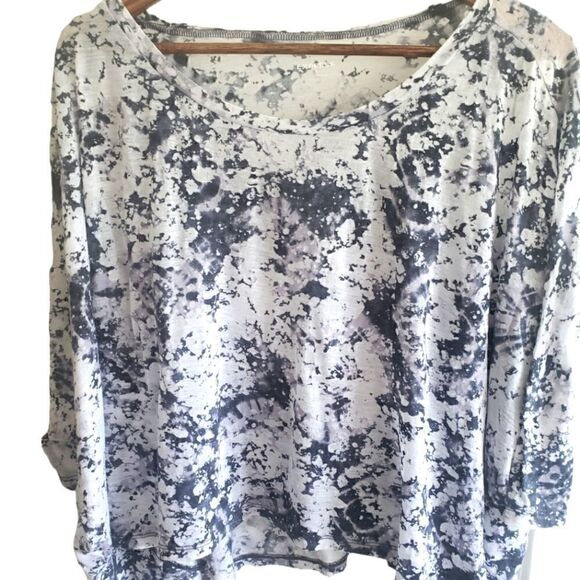 Express Gray and White Tie Dye Oversized  Crop Style Top - Picture 1 of 3